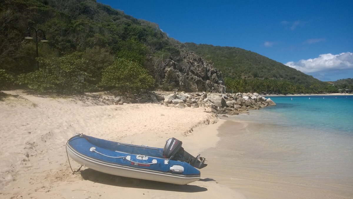 Entdecken Sie die klaren Gewässer der BVI mit einem Boot