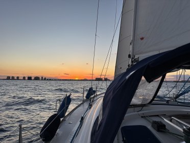Segeltörn bei Sonnenuntergang in Alicante: Segeltörns bei Sonnenuntergang für Paare und private Gruppen