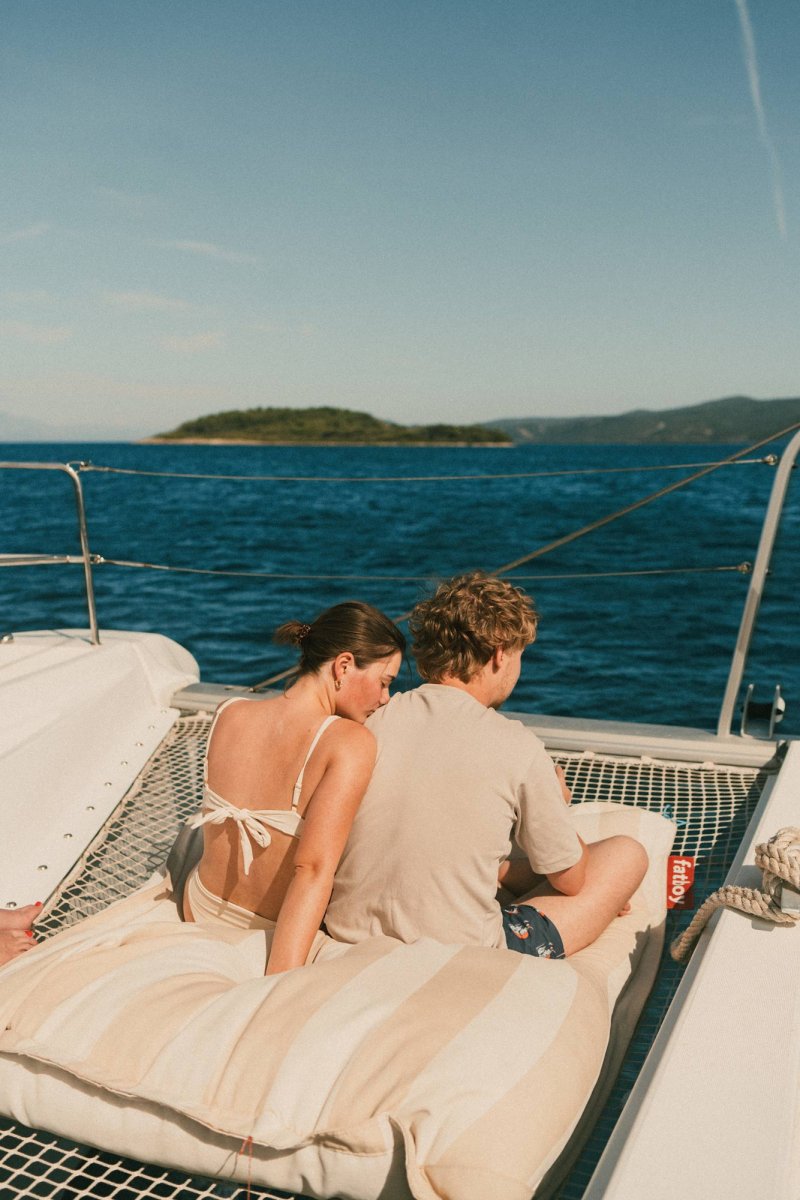 Experiencia de navegación en Croacia con patrón y todo incluido