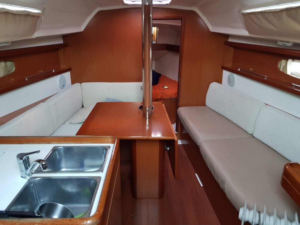 Sailboat - Bénéteau - 10 meters