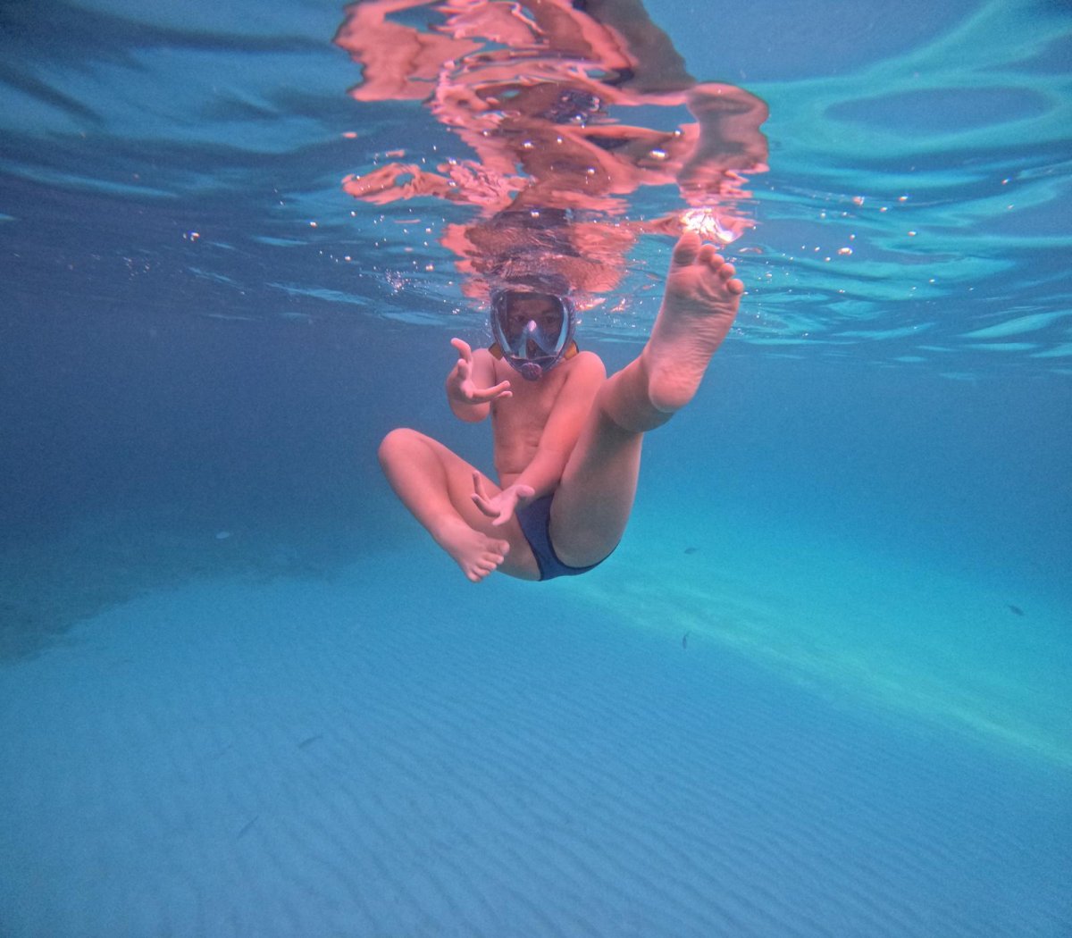 Navega por las aguas cristalinas de Mallorca