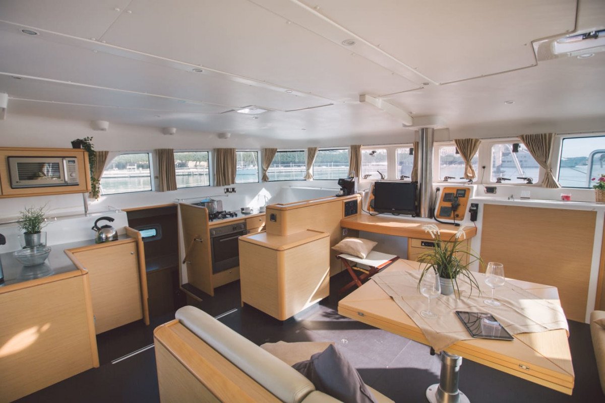 Catamaran - Lagoon - 4 cabins