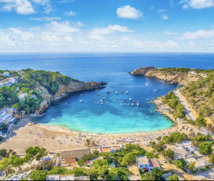 Curso de navegación en barco en las hermosas islas Baleares.