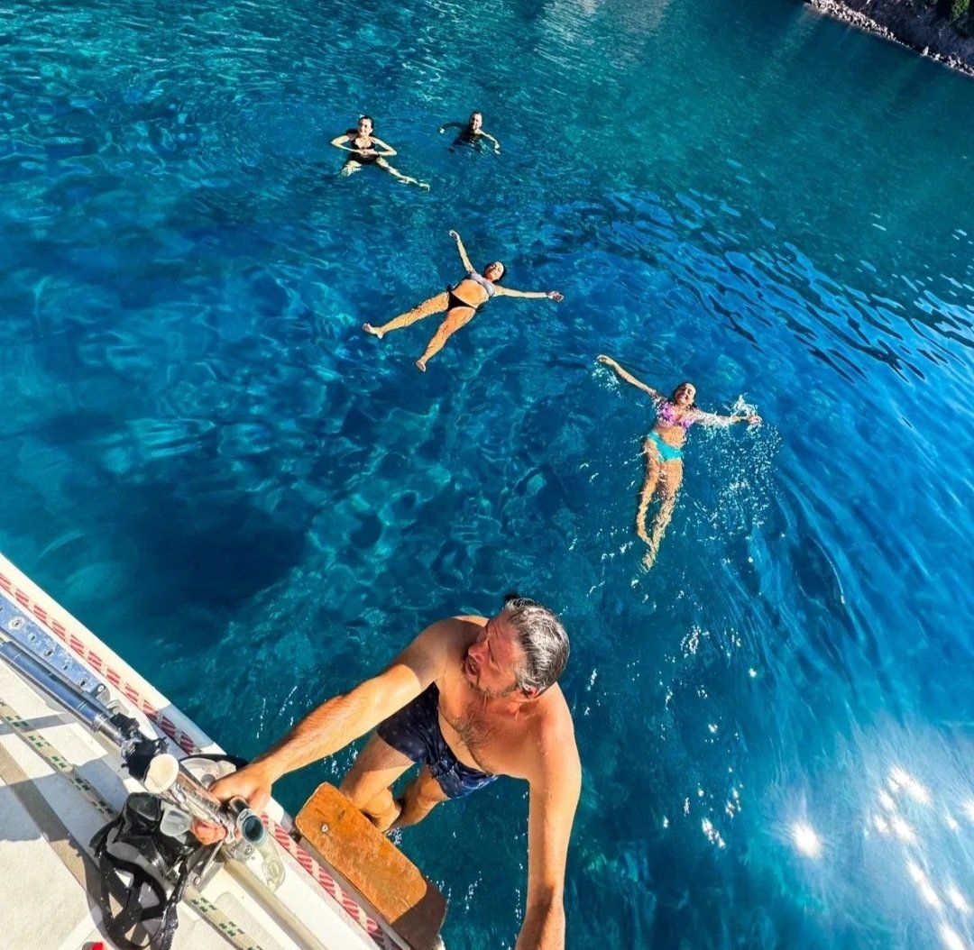 Experiencia de navegación en barco con instructor