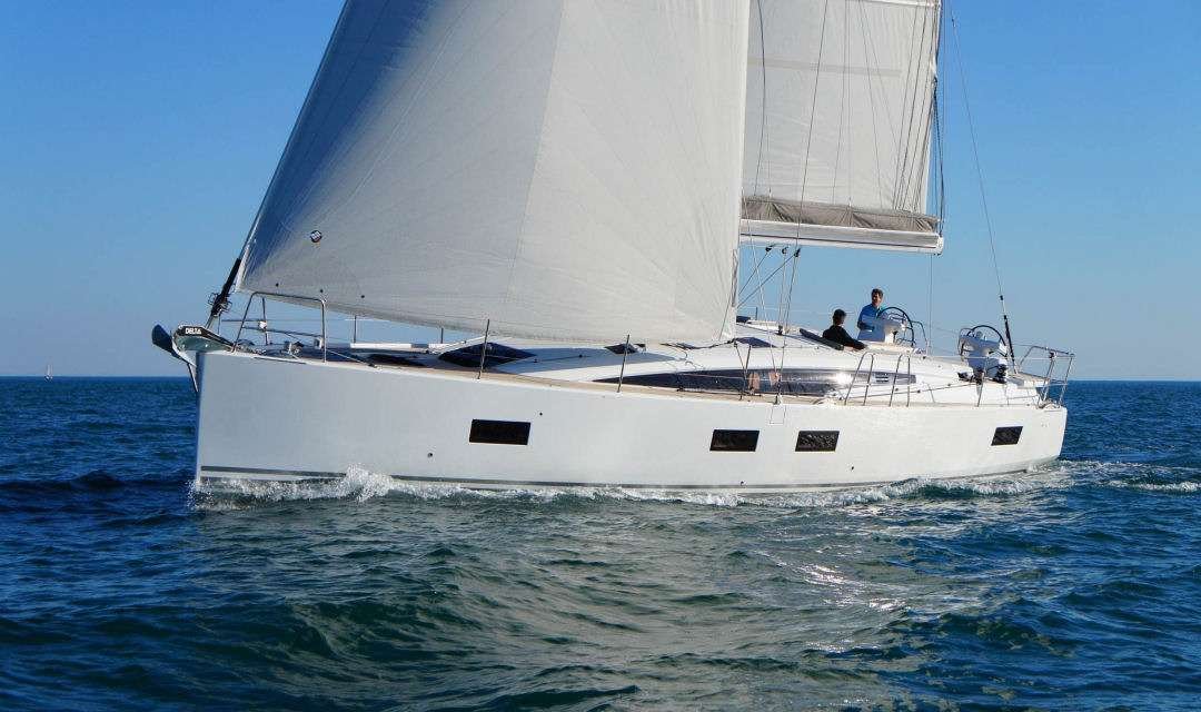 A shared cabin on a sailboat to explore Ibiza