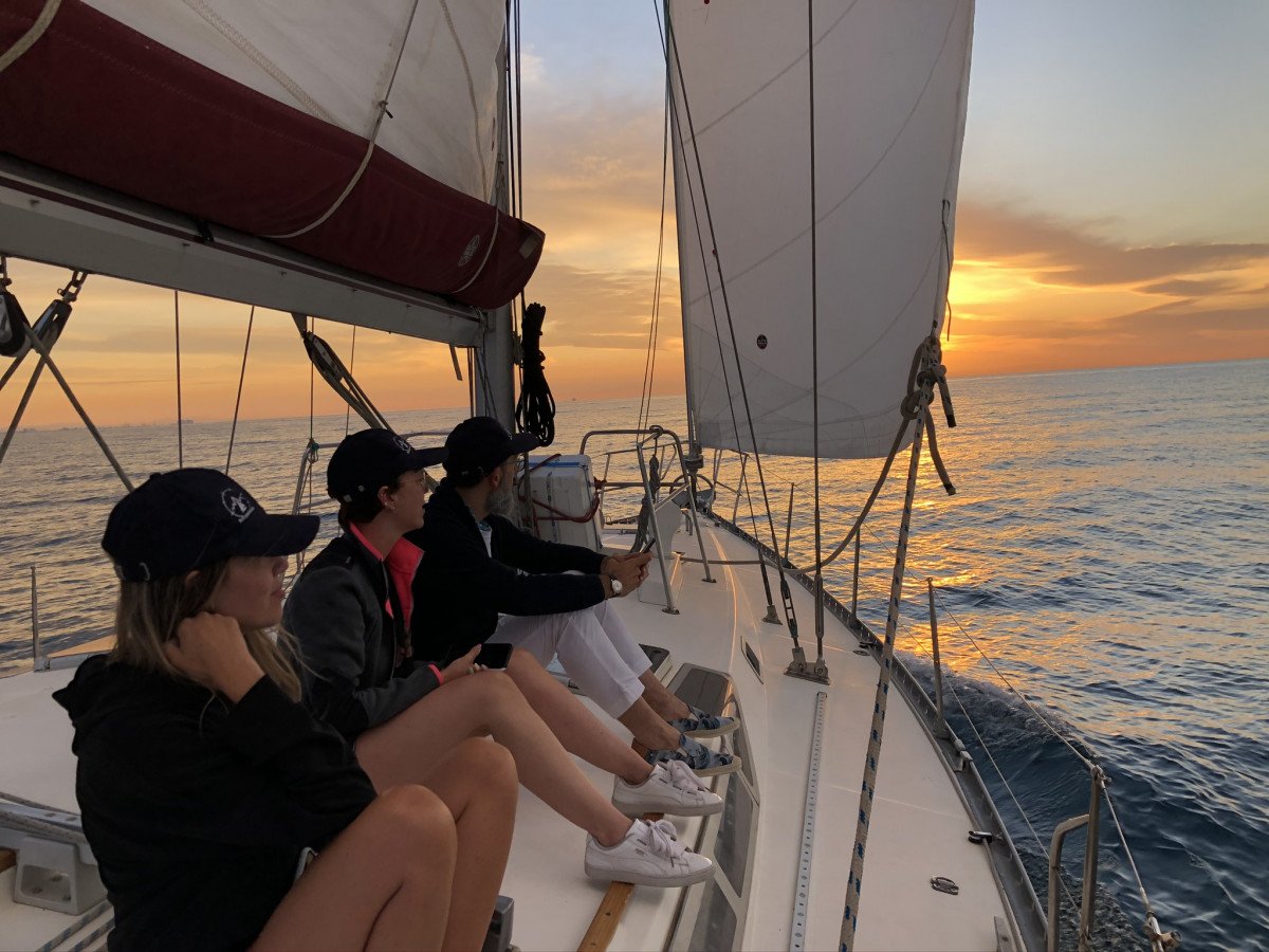Disfruta de la puesta de sol desde tu barco en Mallorca