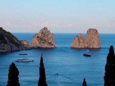 Daily boat tour of Capri