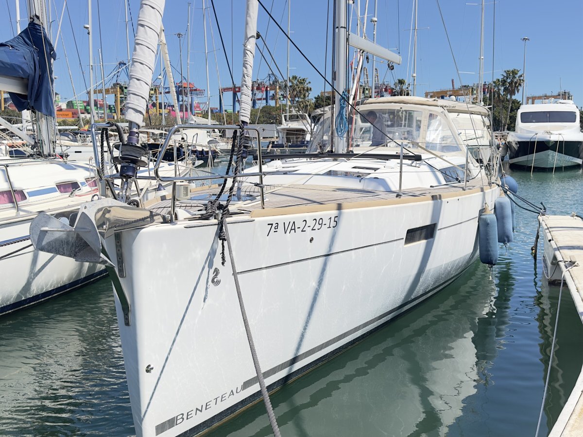 Sailboat - Bénéteau - 13.5 meters