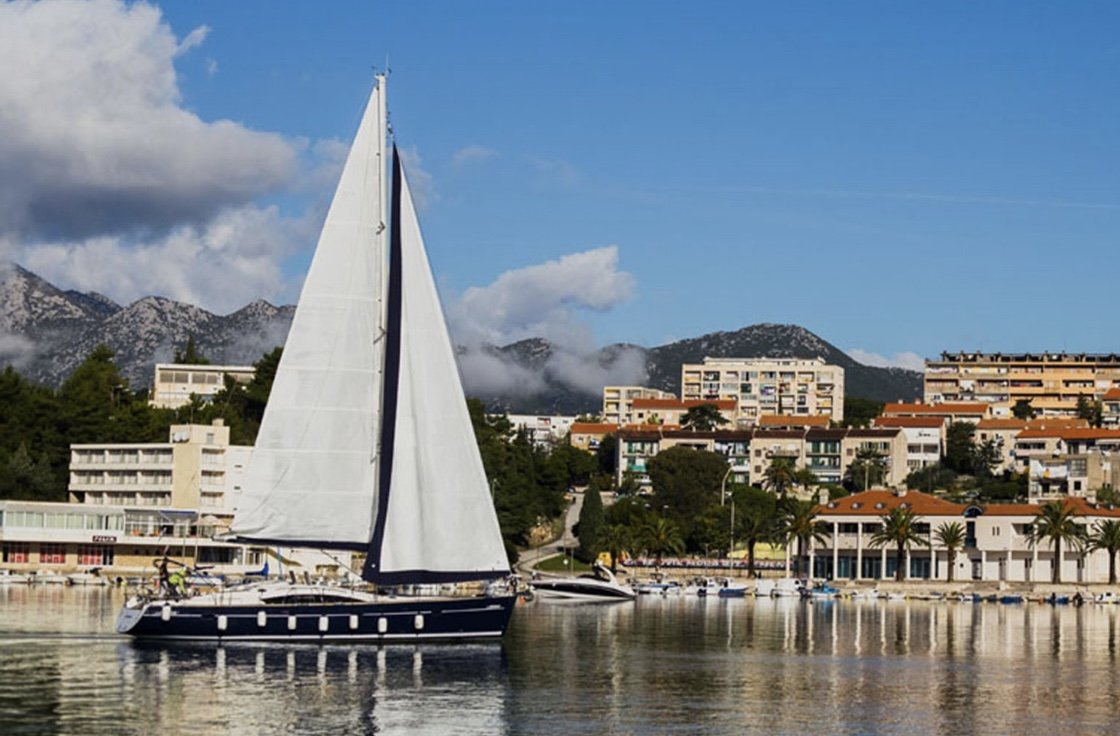 Naviga su una barca a vela di lusso da Cartagena