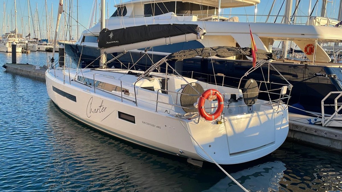 Jeanneau---5-cabinas