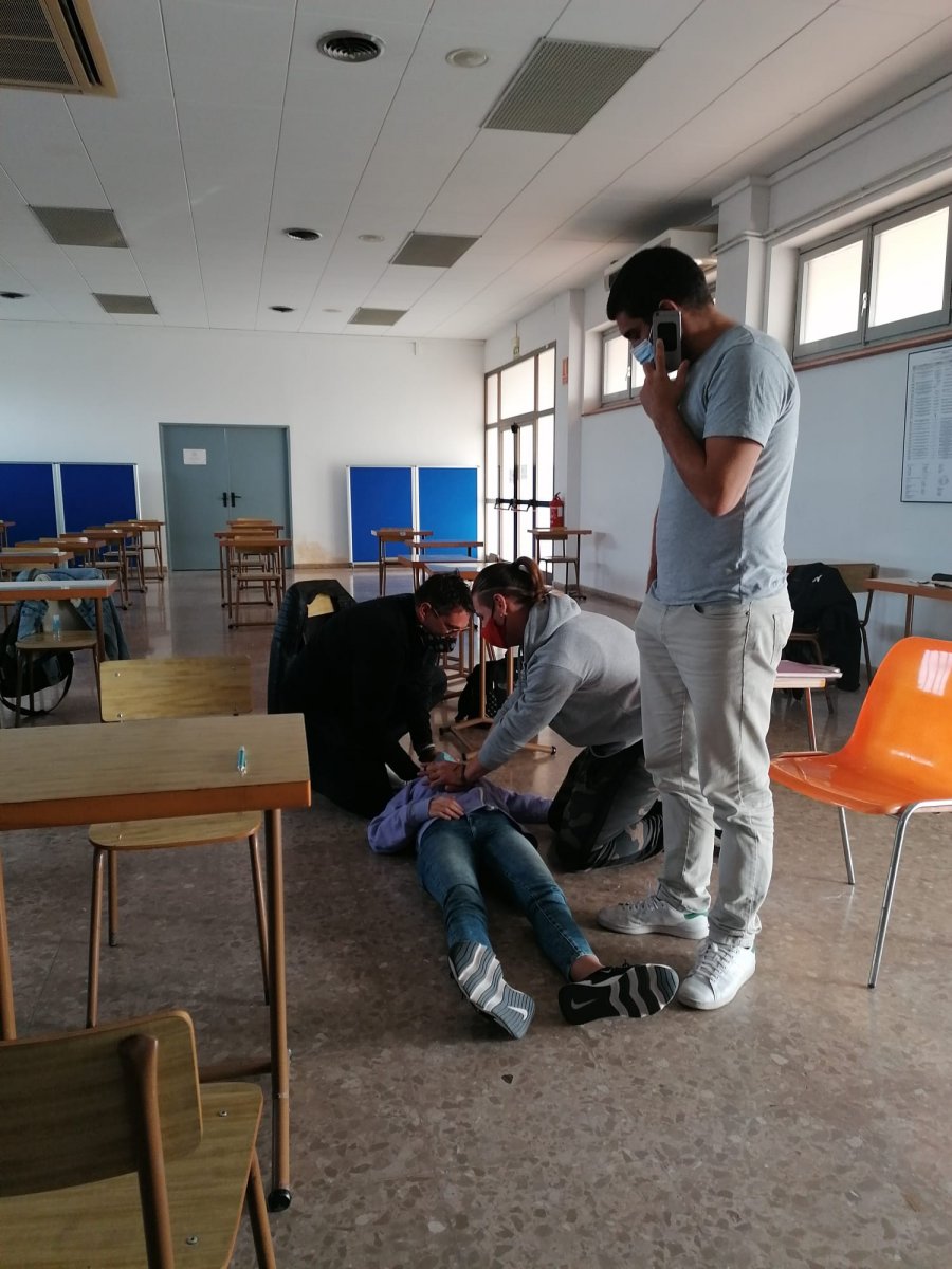 Aprende a navegar en un curso de vela en el mar Mediterráneo