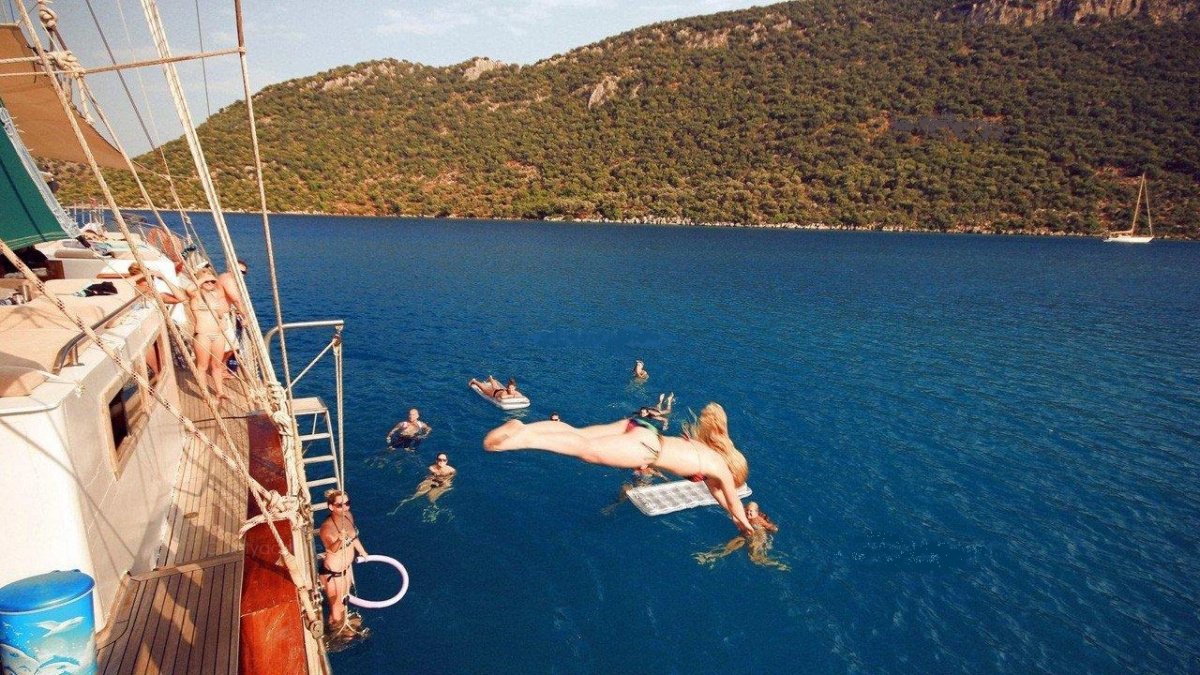 cabin-charter-sample-cabin-charter-photos-49