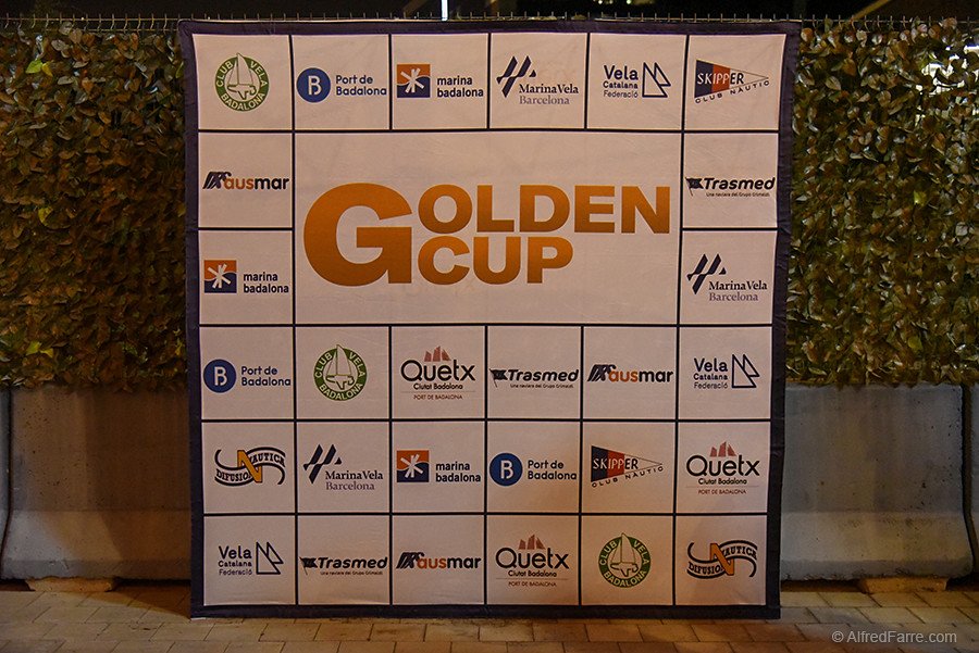 Boote segeln bei der Golden Cup Badalona Regatta