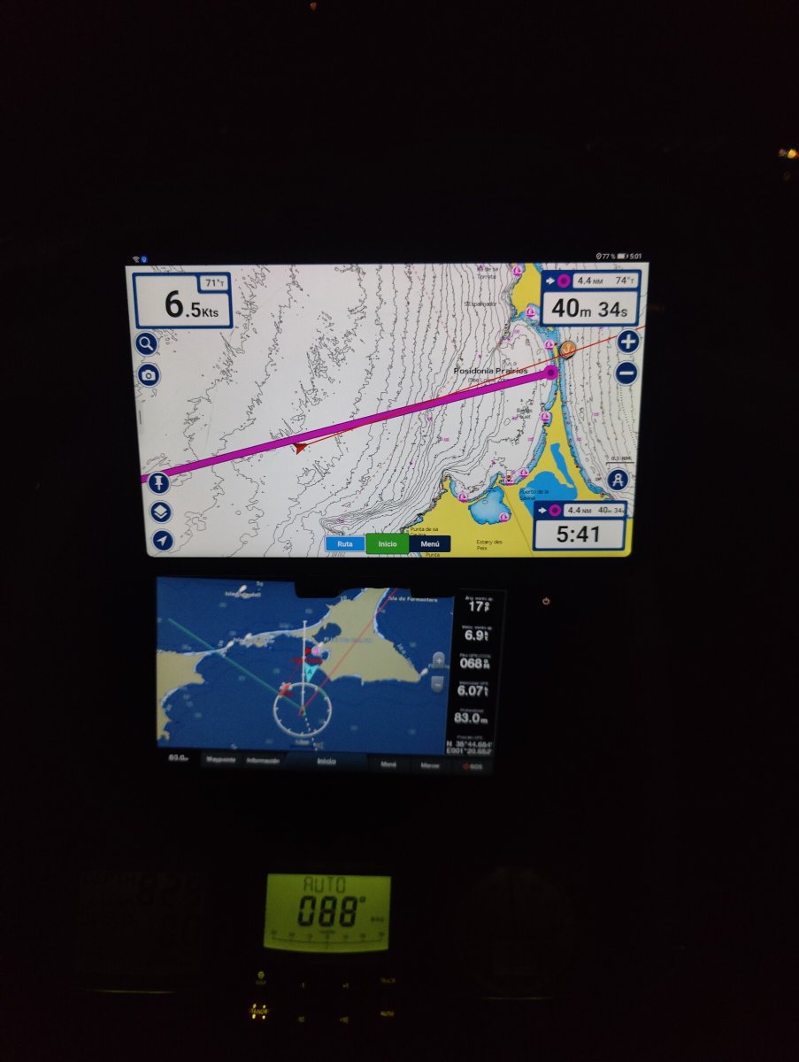 Navegando desde Alicante a Formentera en un barco de vela.