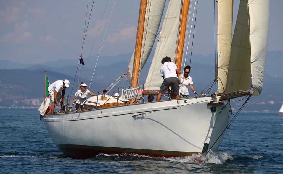 Genießen Sie einen Tagesausflug zur Insel Hvar auf einem Luxusyacht