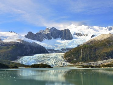 Naviga attraverso i fiordi cileni in barca a vela da Punta Arenas a Puerto Williams