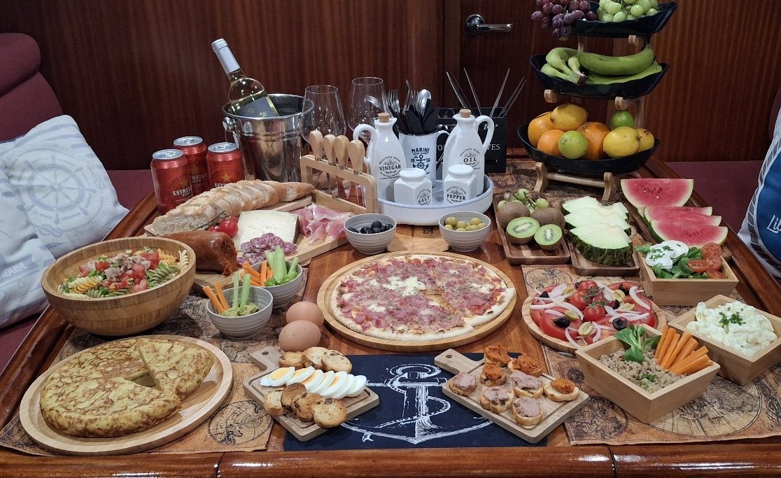 Explore the waters of Alcudia and enjoy a buffet on the boat