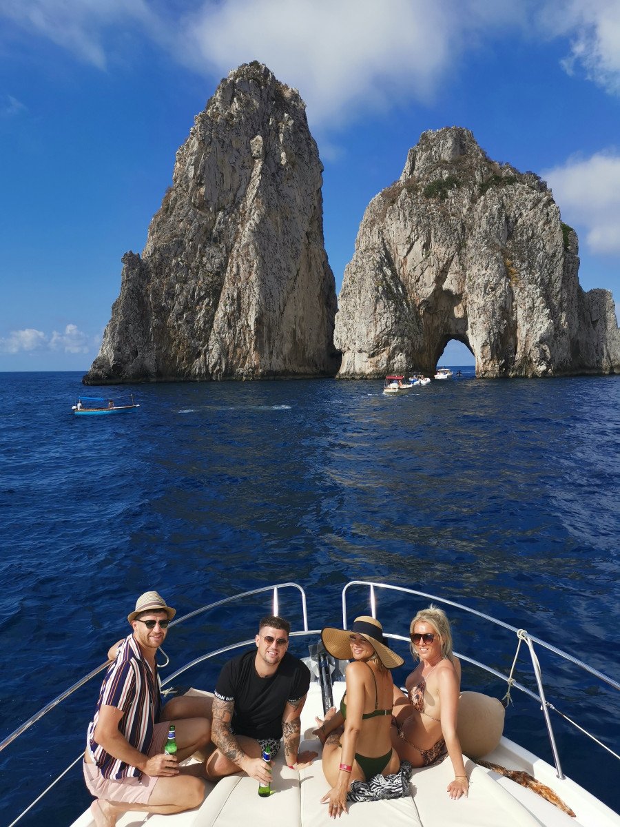 Entdecken Sie die natürliche Schönheit von Capri mit dem Boot