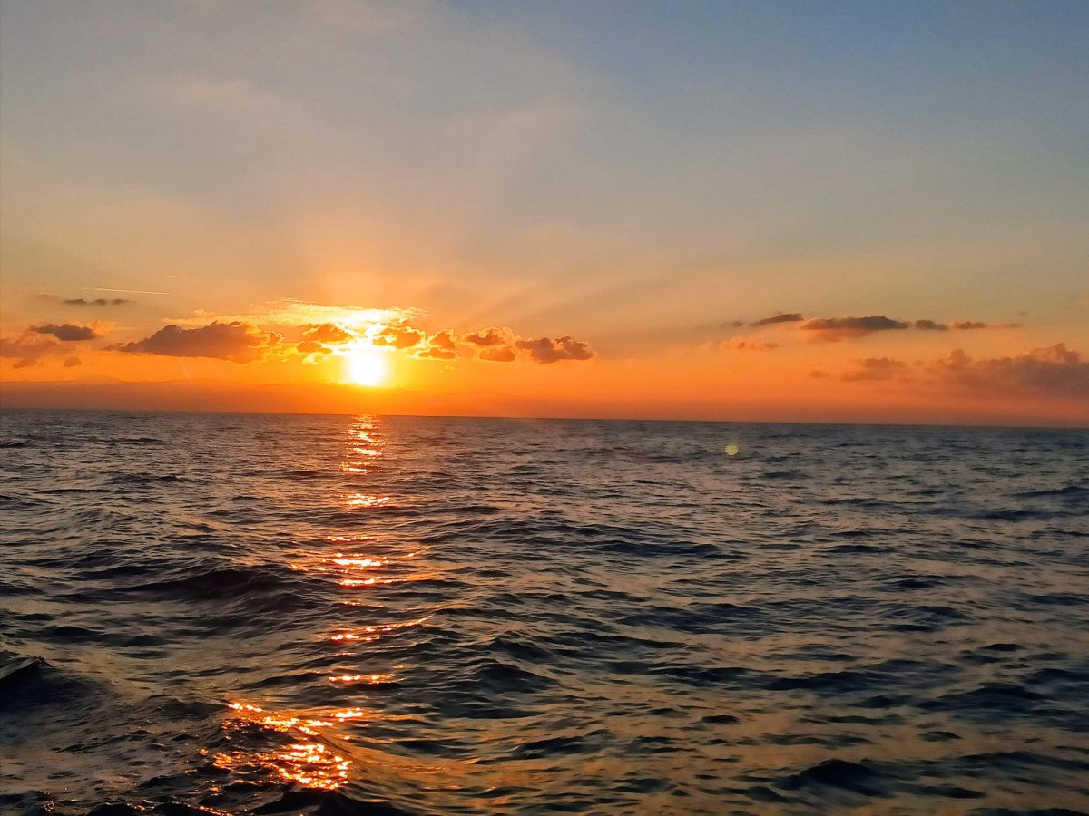 Vela en el mar Mediterráneo