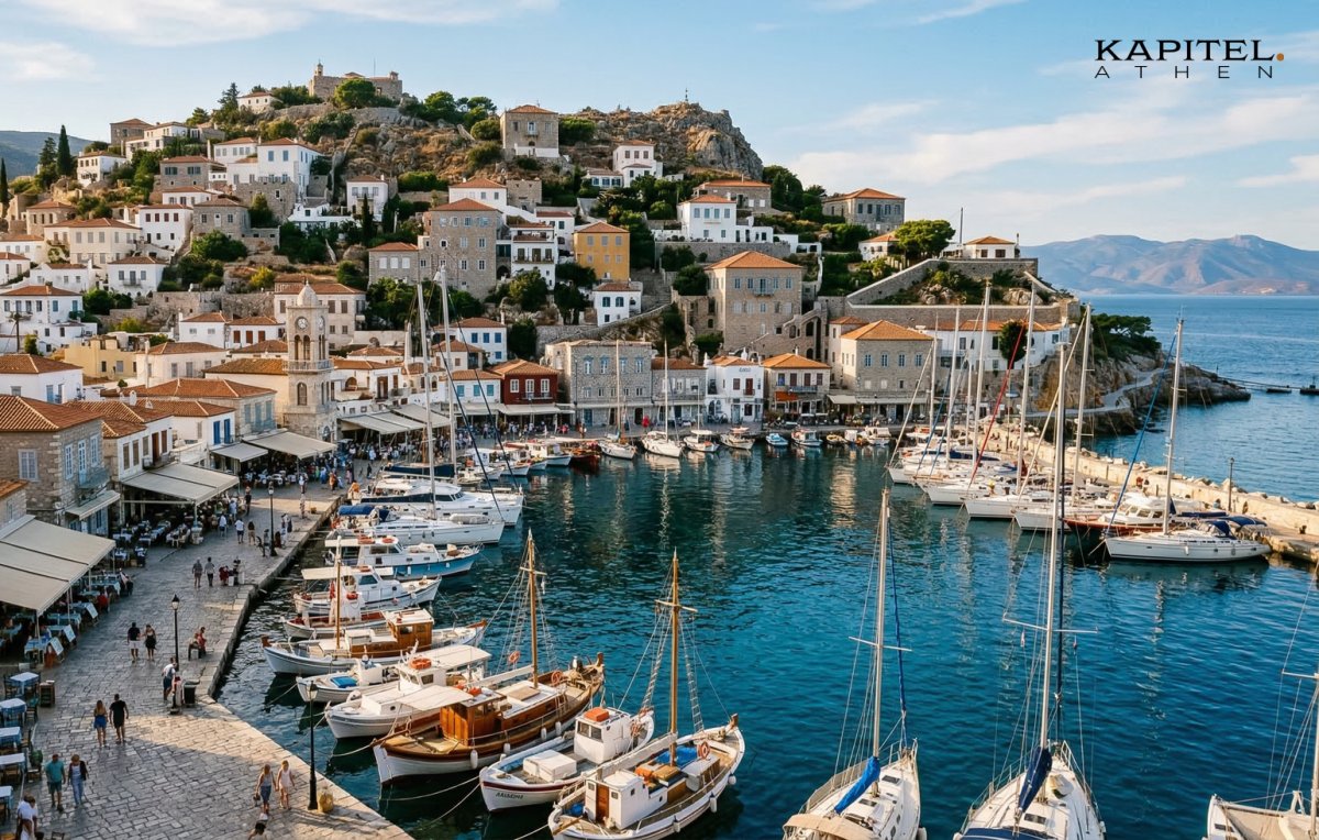 Barca da avventura che naviga sul mare