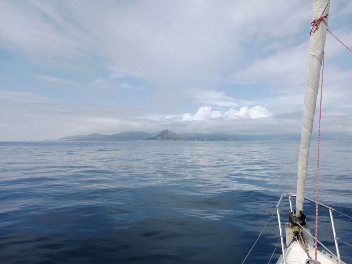 Spend a day on a sailboat in Vigo's estuary
