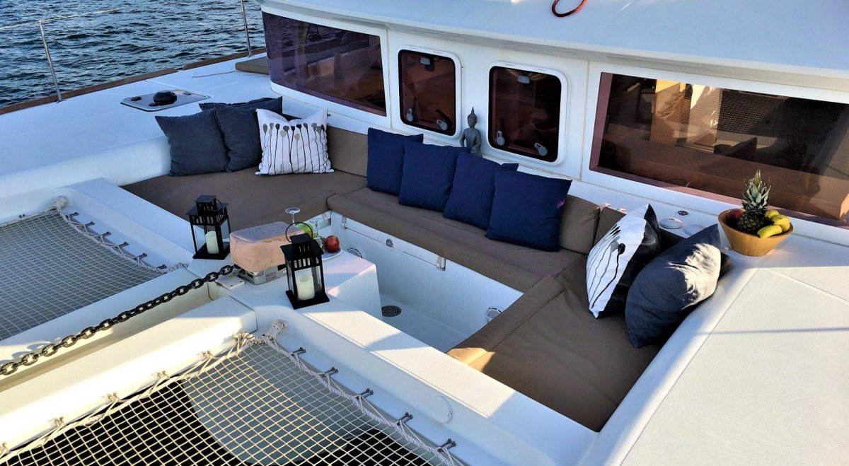 Disfruta de las aguas cristalinas de Ibiza y Formentera con un Lagoon 450F