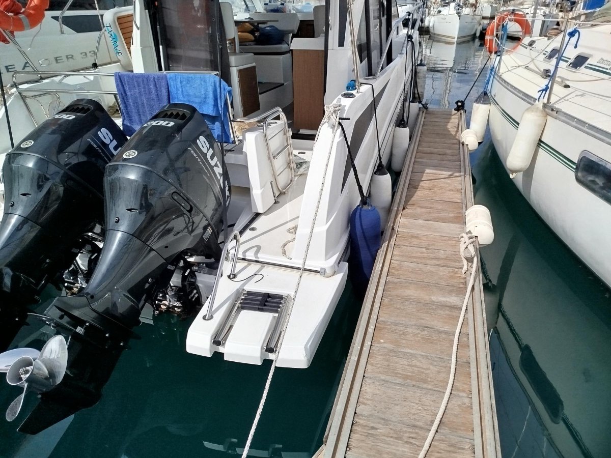 Explore Alicante on a sailing trip