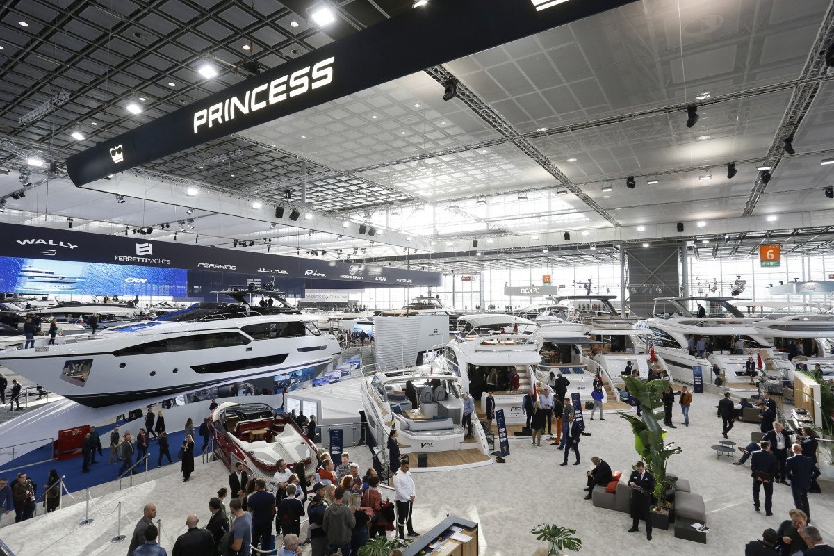 Sailing courses and activities at the Düsseldorf boat show.