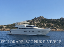 Vista del porto nell'arcipelago di La Maddalena