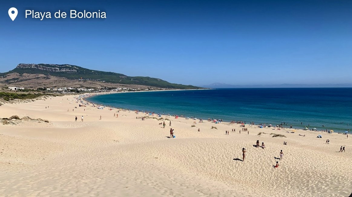 Goditi la bellezza naturale durante il tuo viaggio in barca.