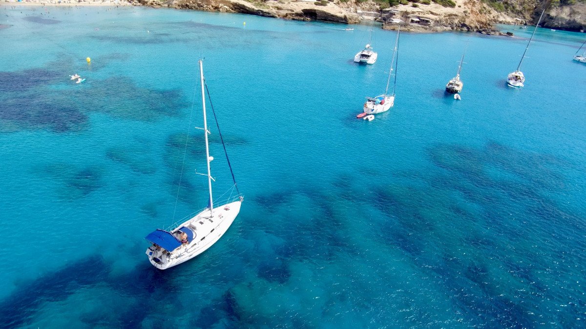 Sailboat - Bavaria Yachts - 39 Cruiser