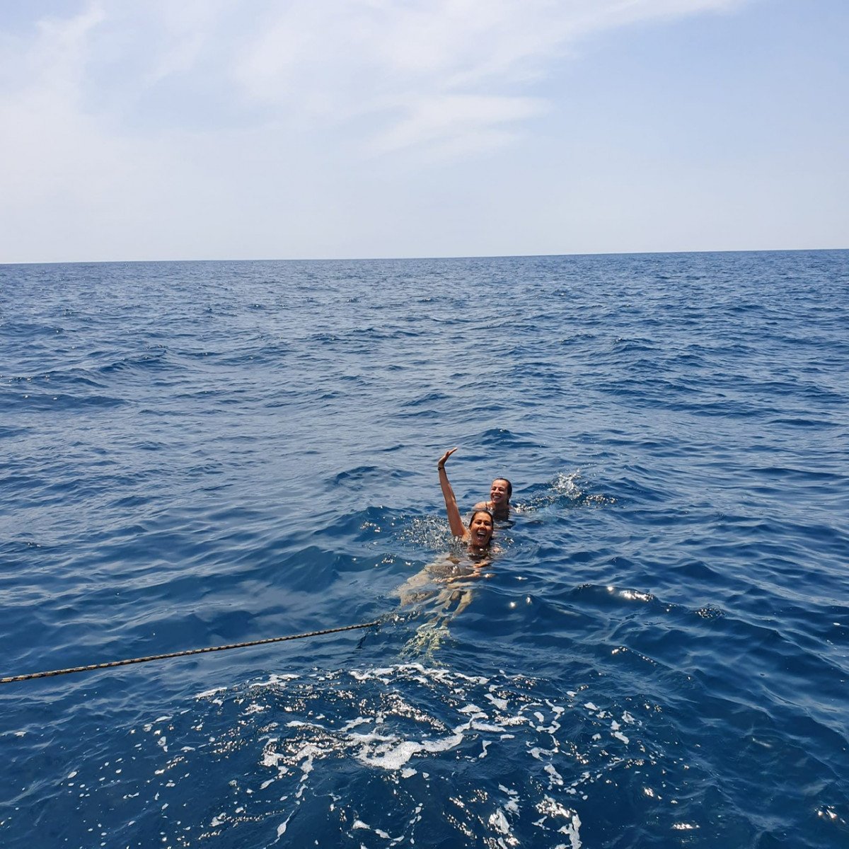 Atardecer en el mar con catamarán en Altea