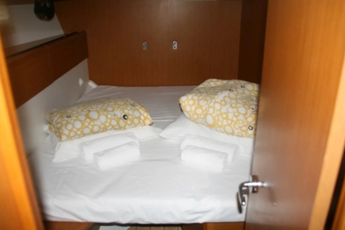 Sailboat - Jeanneau - 2013