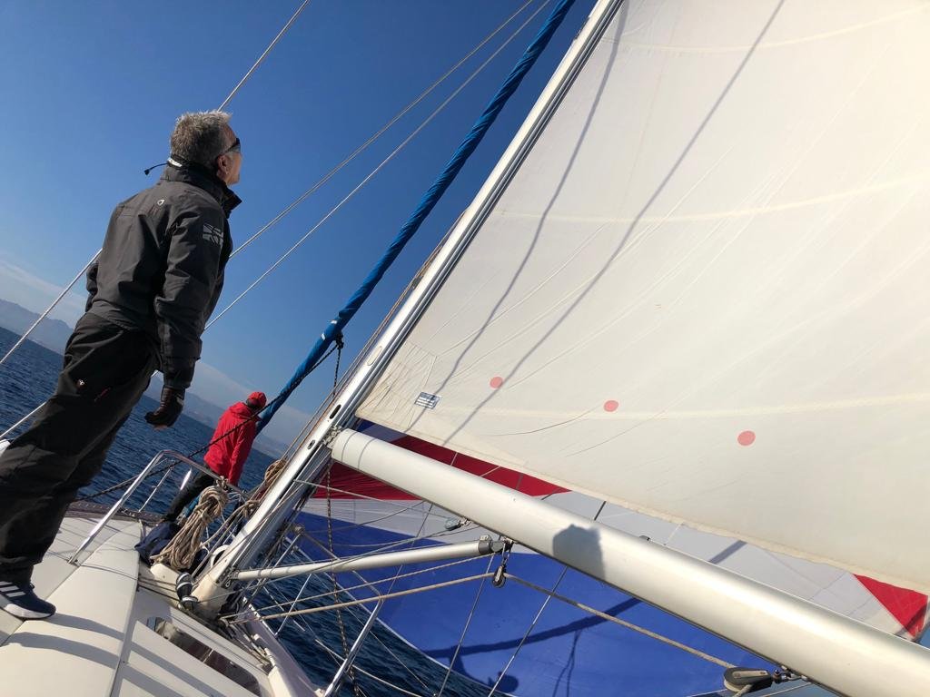 Enjoy panoramic views on a boat trip - en_US