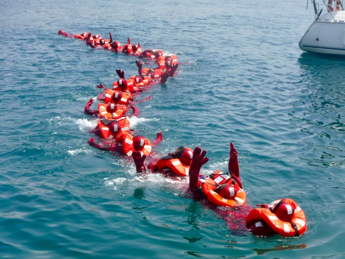 Beginner maritime safety training course in Málaga