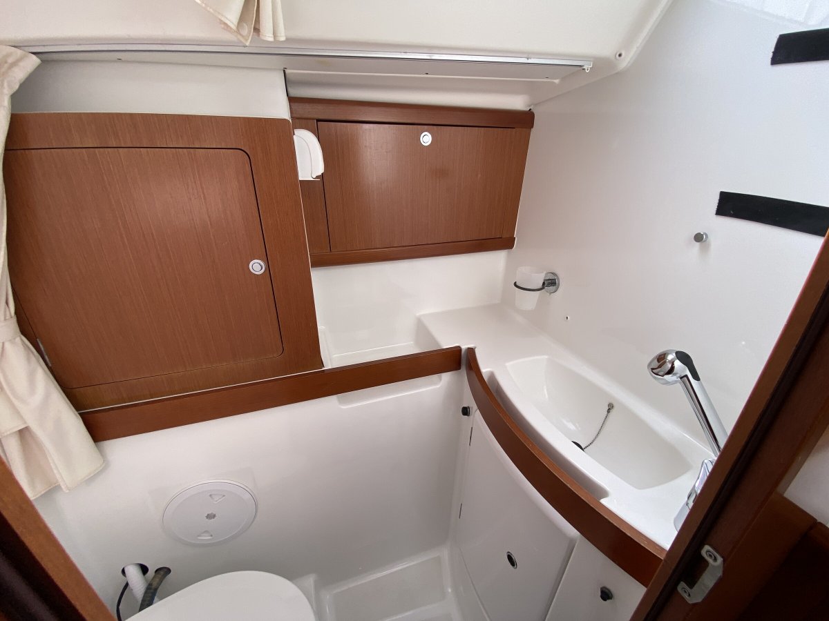 Sailboat - Bénéteau - 12 people