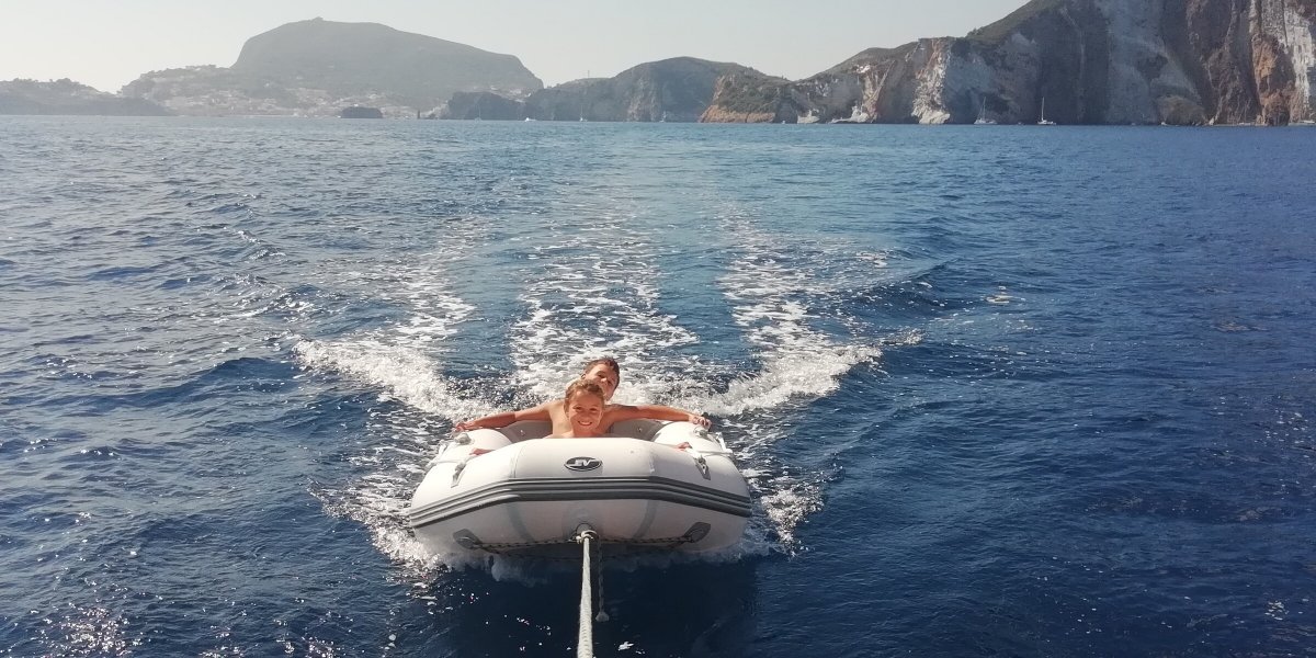 Viaggio di andata in barca di una settimana per Arcipelago della Maddalena e Corsica