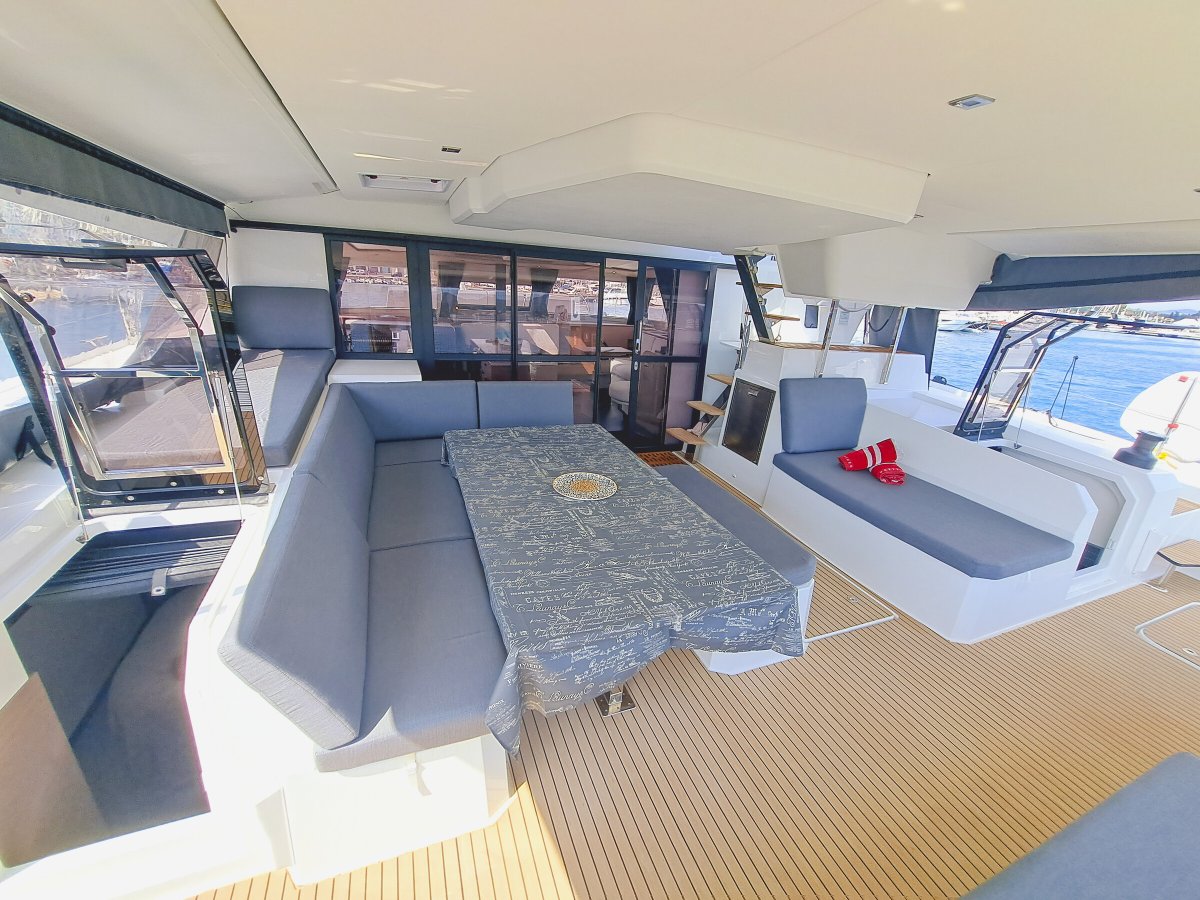 Goditi un viaggio in catamarano attraverso l'Atlantico