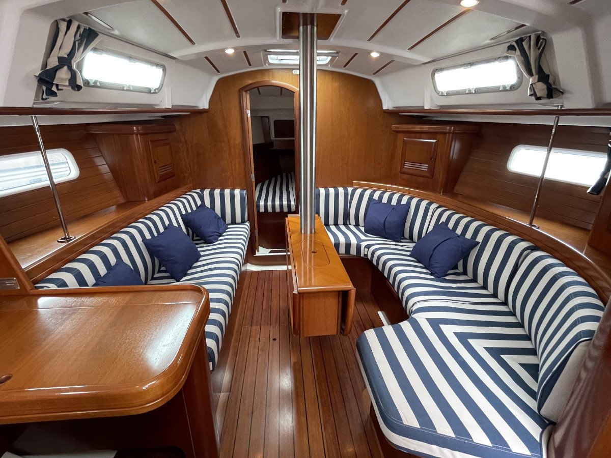 Sailboat - Bénéteau - Oceanis Clipper 361