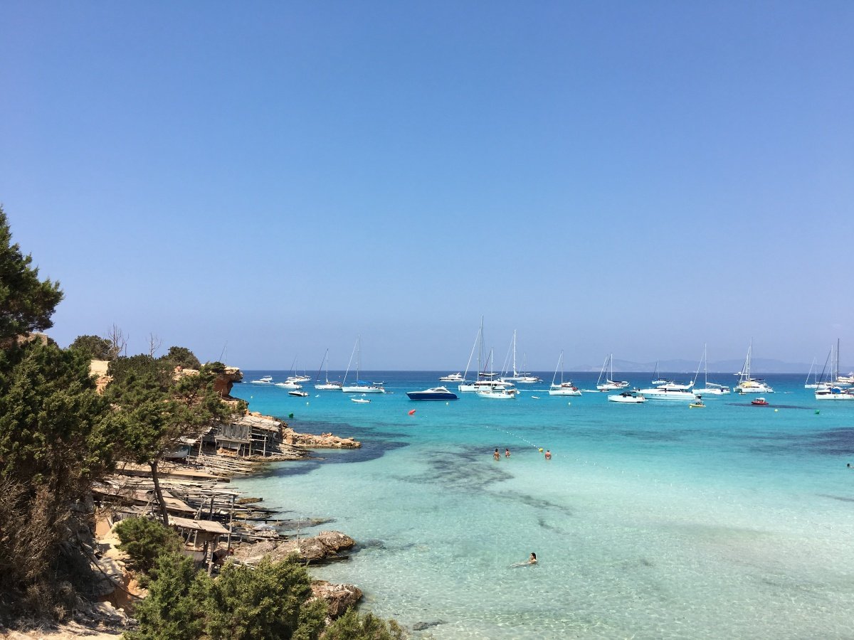 Relajación y aventura en el mar en Ibiza y Formentera desde Denia