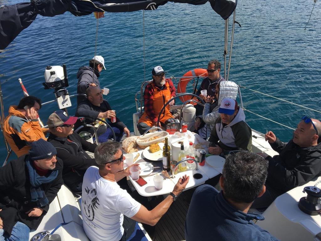 Barcos de navegación en la bahía de Getxo.