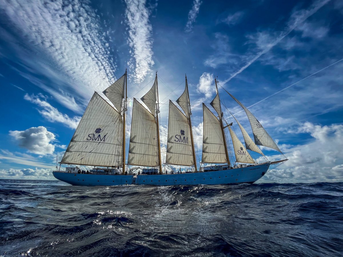 Navega desde Lorient hasta Les des Glenans en un barco de vela
