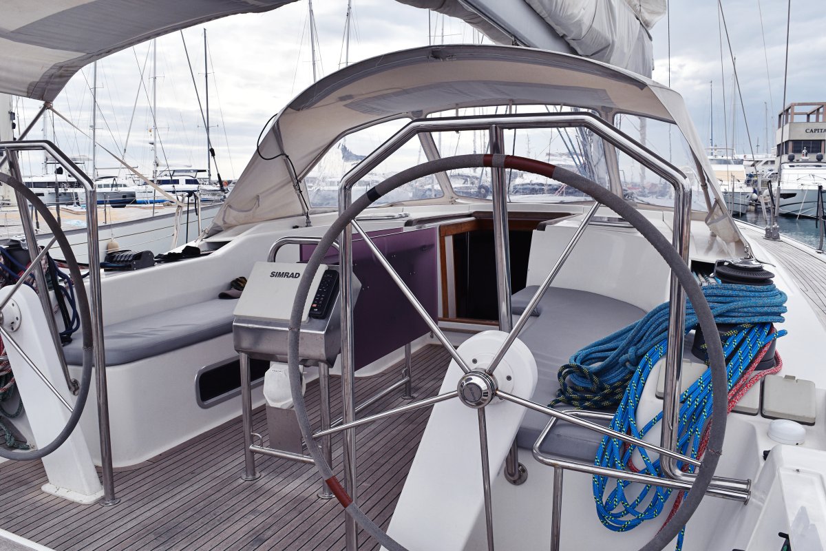 Explore the South Pacific islands on a boat trip