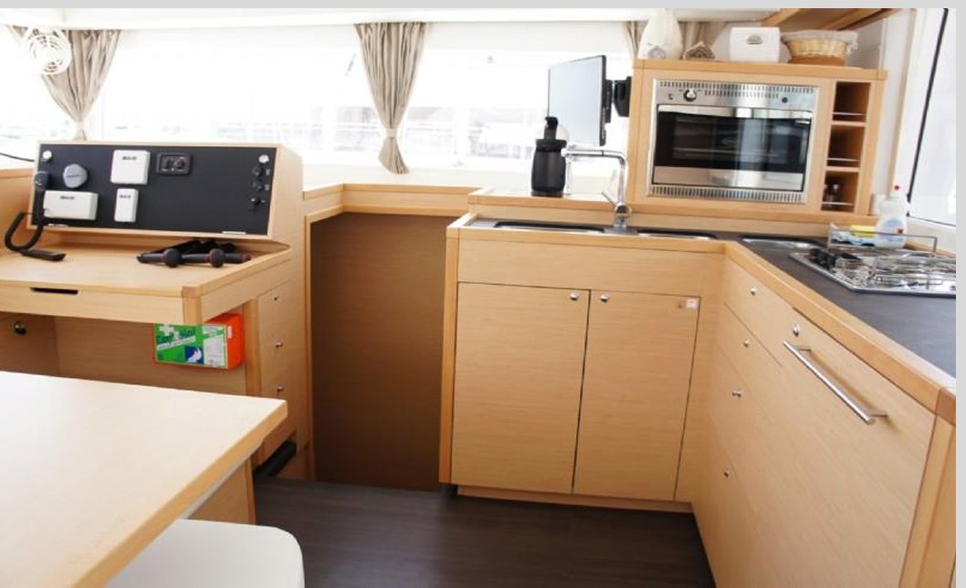 Lagoon - 10 personas