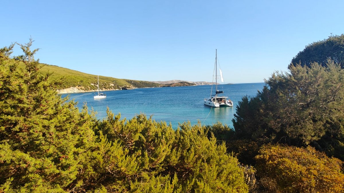 Una flota de cruceros a las islas Espóradas en dos catamaranes
