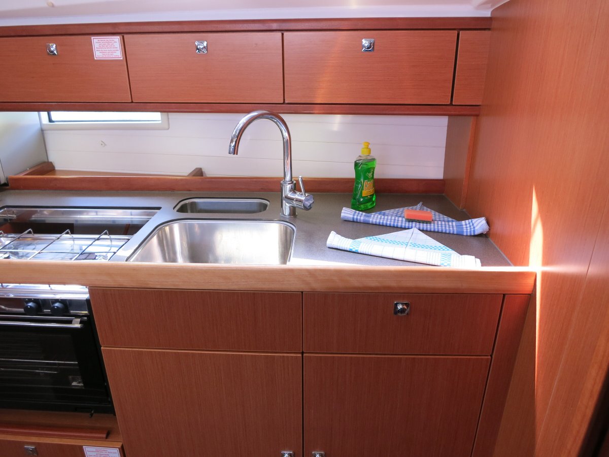 Sailboat - Bavaria Yachts - 3 cabins