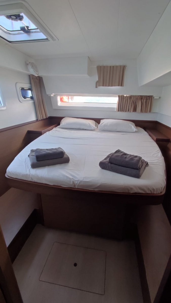 Dalla spiaggia di Aci Trezza alle isole Eolie