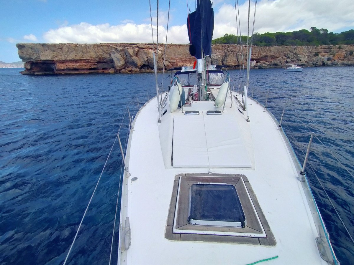 Panoramica proa cala Basa.jpg