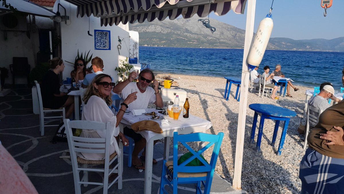 Entdecken Sie die Ionischen Inseln mit einem Segelboot und Hostess