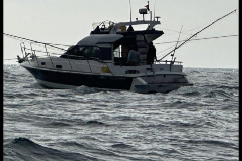 Pesca del bonito en barco a motor en Gijón